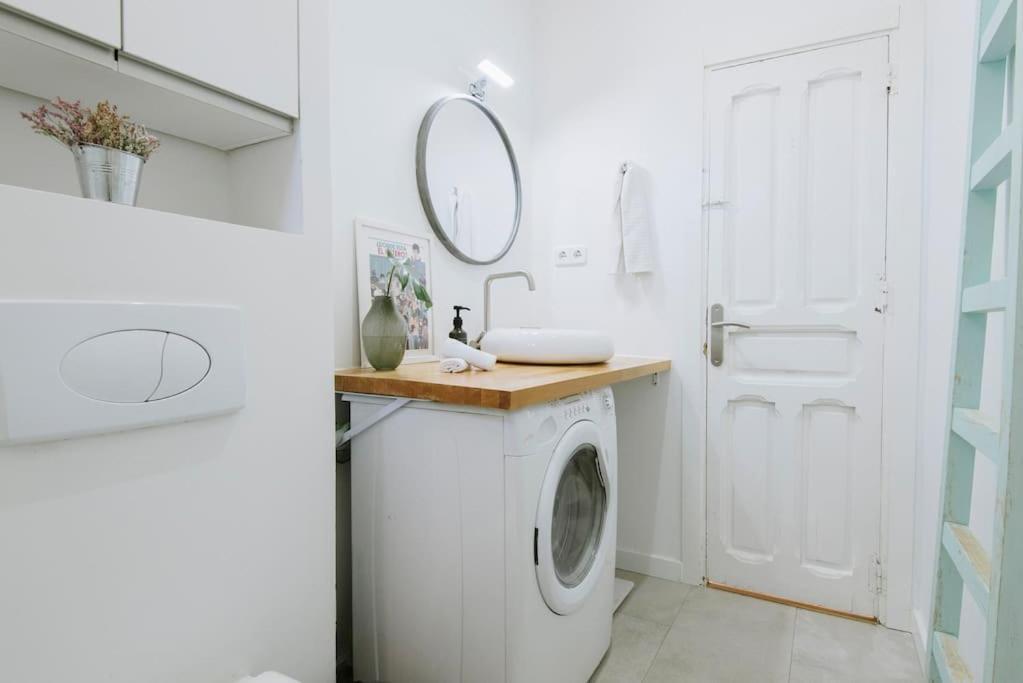 Apartamento El Botones Nuevo Y Luminoso Apto De Diseno En Lavapies Madrid Exterior foto